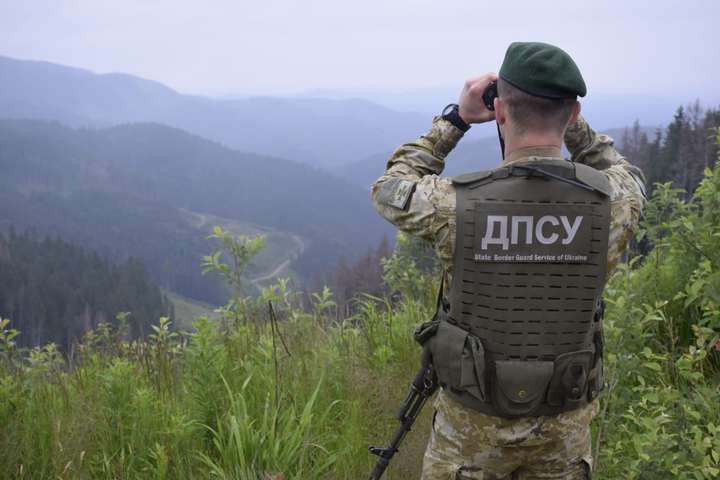 Зеленський доручив привести українські кордони у бойову відповідність 