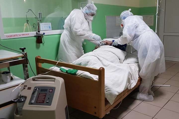 Минулої доби в Україні зафіксовано 916 нових випадків коронавірусу