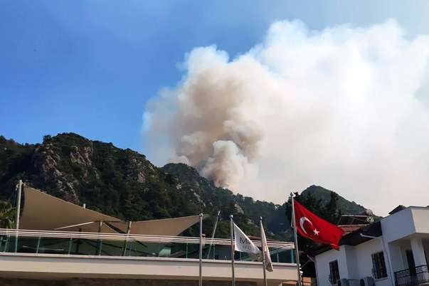 Пожежі у Туреччині: у Бодрумі евакуювали постояльців трьох п'ятизіркових готелів