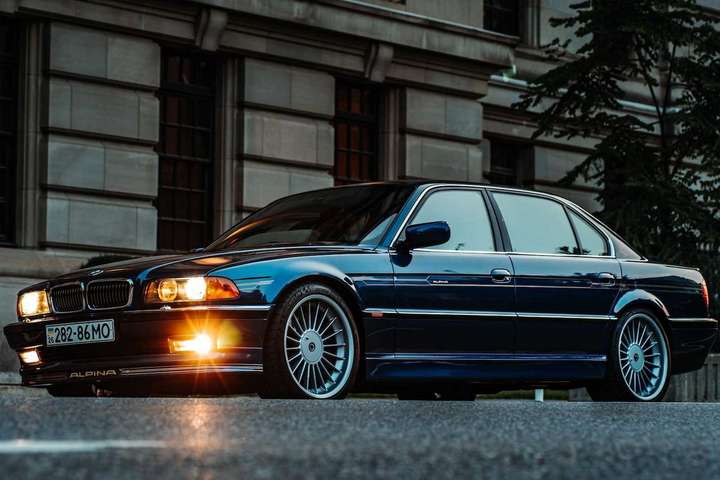 Рідкісну «українську» BMW продають з аукціону в Канаді