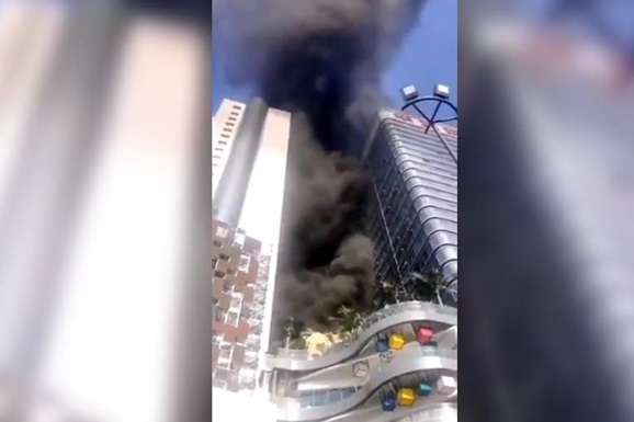 У Китаї загорілася Сіаньська вежа (відео)