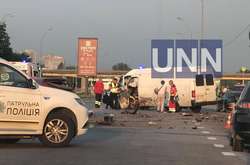 Через ДТП перекрито майже всі смуги руху