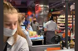  Ажиотажа среди посетителей появление президента не вызвало 