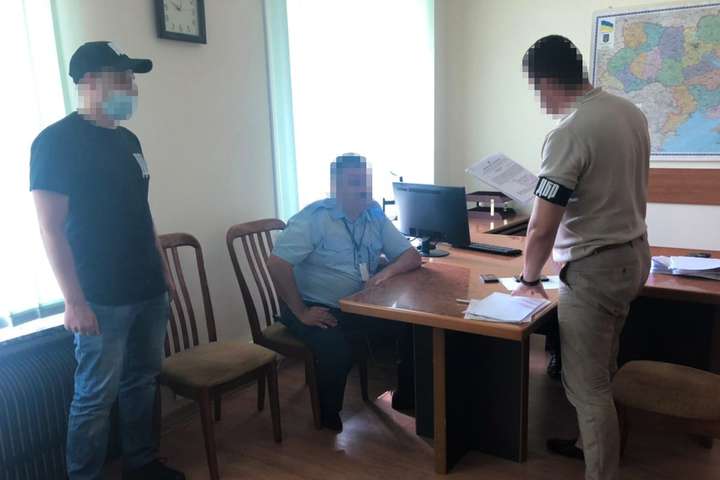 Трьох митників «Борисполя» підозрюють в завдаванні збитків на 7,6 млн грн
