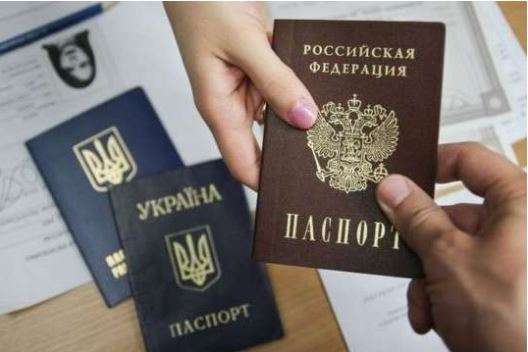 Почему Путин так щедро раздает российские паспорта в ОРДЛО: мнение российского политолога