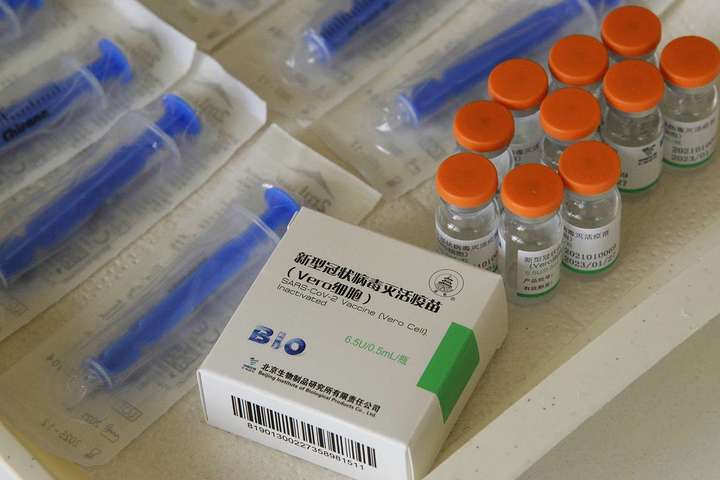 Емірати вакцинуватимуть проти коронавірусу дітей від трьох років