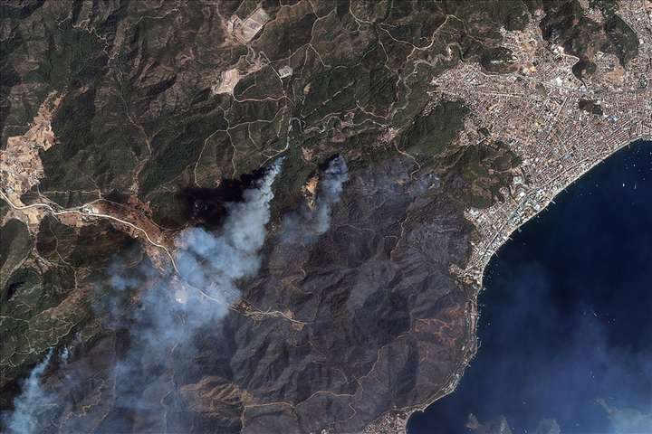 Наслідки масштабних пожеж у Туреччині видно з космосу (фото)