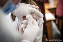 Первые украинские дети сделали прививки от Covid-19