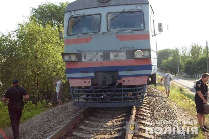 В Одеській області чоловік ліг на рейки перед потягом