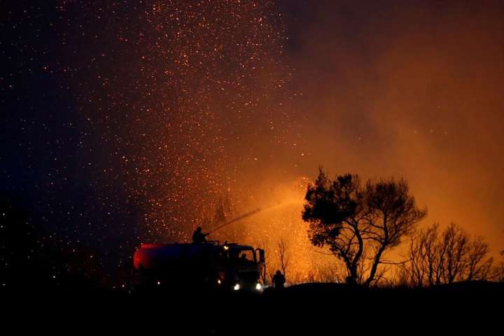 Вітри роздули лісові пожежі в різних районах Греції - Лісові пожежі у Греції. Масштаб катастрофи вражає (фото, відео)