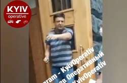 Чоловік зайшов у громадську приймальню Кабміну