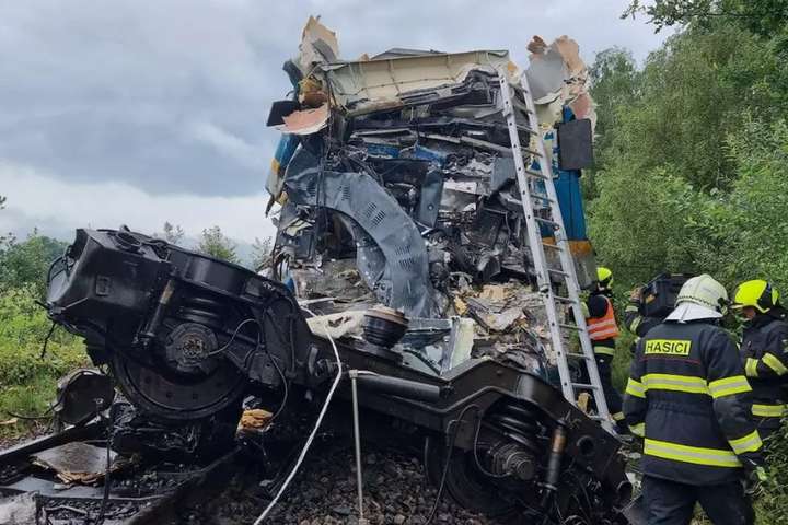 У Чехії зіткнулися два пасажирські потяги: 50 постраждалих