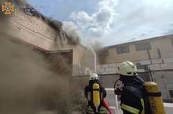 Пожежа виникла в недіючій складській будівлі