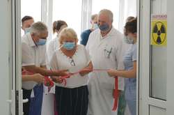 У Львівській лікарні відкрили гібридну операційну (фото)