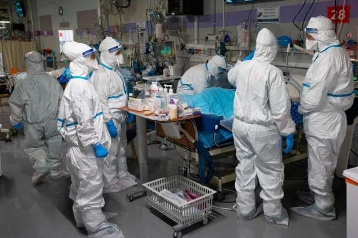 «Вакцинований» Ізраїль накрив новий спалах коронавірусу