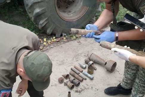 «Черные копатели» в Житомирской области добывали тротил из старых авиабомб