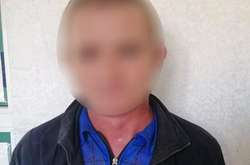 Заманював цукерками, роздягав та фотографував: на Миколаївщині зловили педофіла