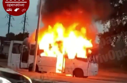 У Києві спалахнула маршрутка з пасажирами (відео)
