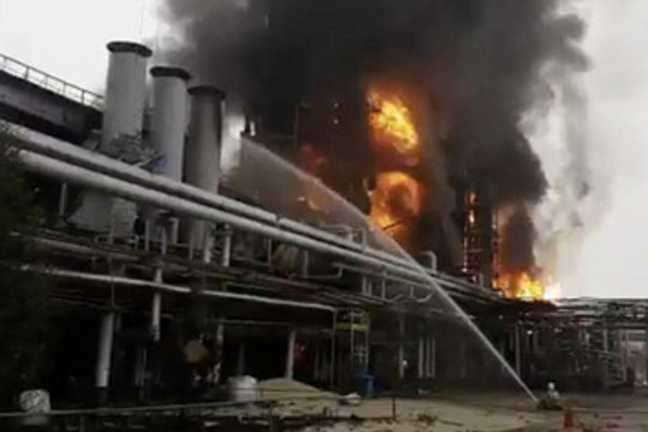У Росії стався потужний вибух на заводі «Газпрому» (відео)