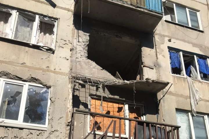 Ситуація на фронті: бойовики з артилерії розбили дорогу та житловий будинок