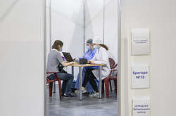  Протягом доби працювали 894 мобільні бригади, 2 709 пунктів щеплення, 301 центр вакцинації 