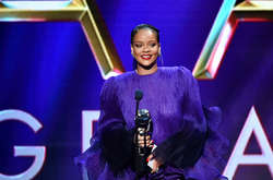 Співачка Ріанна стала найбагатшою виконавицею у світі