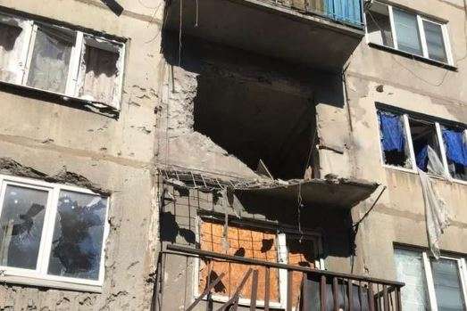 Ситуация на фронте: боевики из артиллерии разбили дорогу и жилой дом