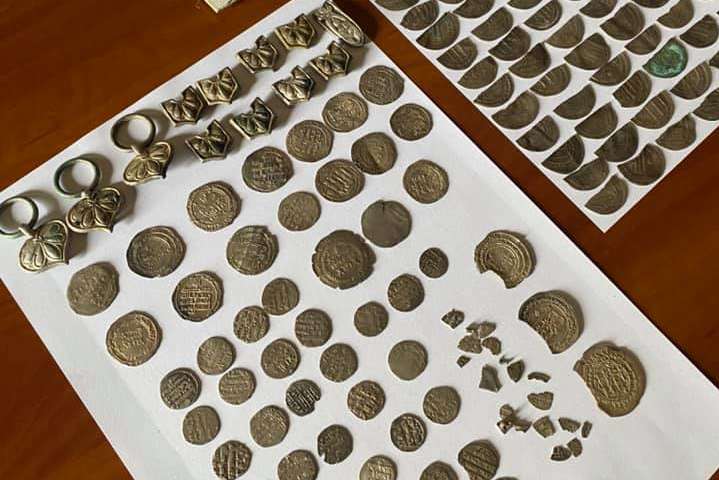 На Сумщині краєзнавець подарував музею унікальну колекцію монет (фото, відео)