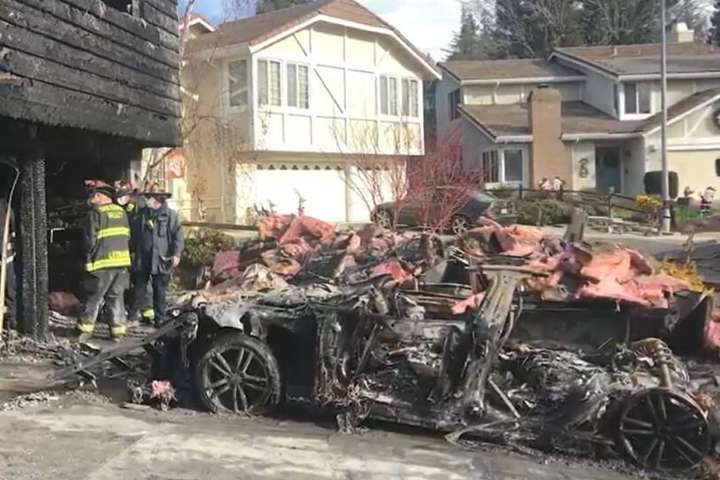 Електромобіль Tesla знищив гараж пенсіонера (відео)