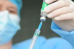  165 мільйонів американців отримали або дві дози вакцини Moderna або Pfizer, або одноразовий щеплення Johnson & Johnson 