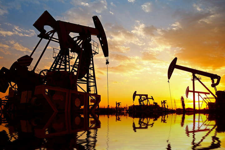 Світові ціни на нафту впали на сім відсотків