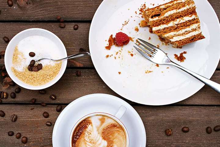 Як їсти солодощі, щоб не набрати вагу: поради дієтологині