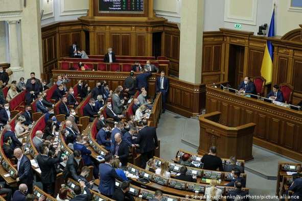 Верховна Рада найбільше зловживає владою – так думає майже половина українців