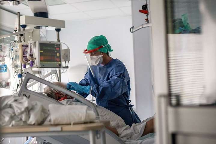 Минулої доби в Україні зафіксували 619 нових випадків коронавірусу, померли 10 осіб