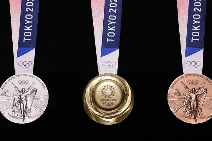 Медальний залік Олімпіади: Україна більше здобуває і нижче опускається