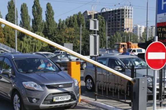 У Києві охоронець стоянки продав чужий автомобіль