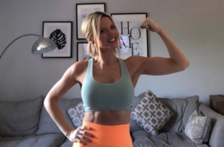 Ее путают с 20-летней дочкой. Британка назвала три правила, как оставаться молодой в 40 (фото)