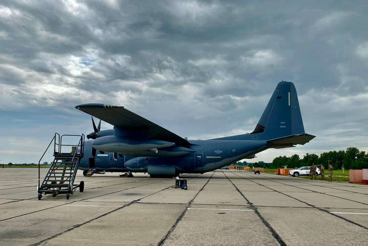 На Вінниччину прибули американські військові літаки (фото, відео)