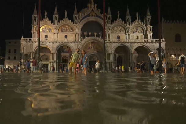 Венецію накрила «висока вода»: площу святого Марка сильно підтопило