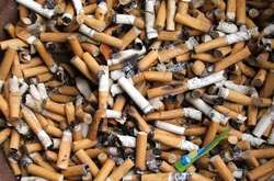  Гору окурков выбросило на один из центральных пляжей Кирилловки 