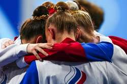 Российские спортсменки после завершения соревнований групп по художественной гимнастике