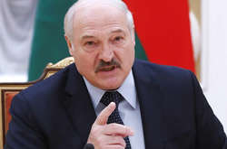 Лукашенко намагається догоджати Путіну, щоб залишитися при владі