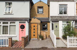 Внутри – настоящий особняк. Как выглядит самый узкий дом в Лондоне (фото)