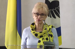  Фарион обратила внимание на то, что в день появления скандальных фото на фронте погиб украинский защитник 