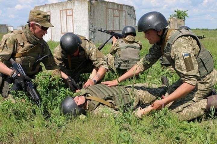 Загострення на Донбасі: бойовики поранили трьох українських бійців