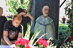 В Одесі прощаються з художником Ройтбурдом. Фото з церемонії