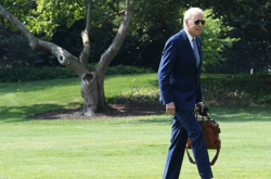 Очередной конфуз Байдена. Президент заблудился в Белом доме? (видео)