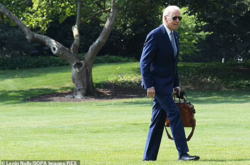 Черговий конфуз Байдена. Президент заблукав у Білому домі? (відео)