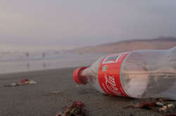 Британці визначили 12 компаній, які генерують найбільше сміття на пляжах 