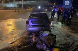 У Києві водій на палаючому автомобілі намагався втекти з місця ДТП (фото)